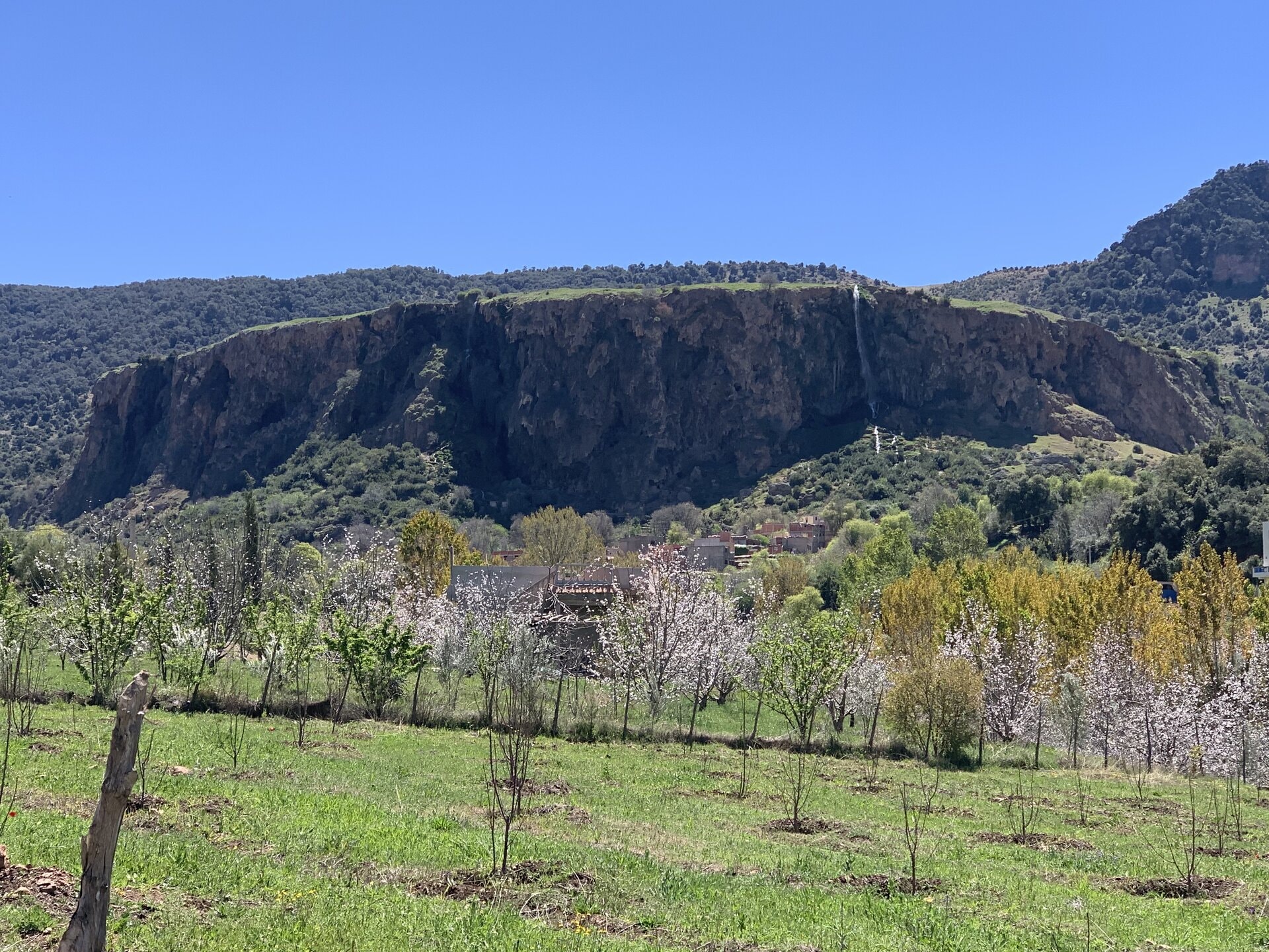 Vue d'ensemble de Zaouia Retreat dans son environnement naturel